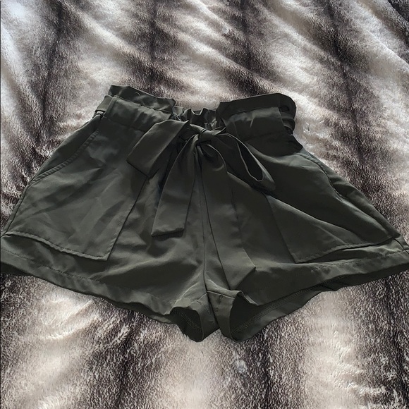 Stylish olive green shorts - Picture 1 of 5
